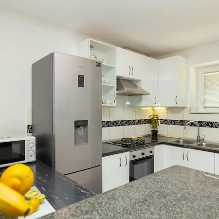 Hedera Estate, Hedera A24