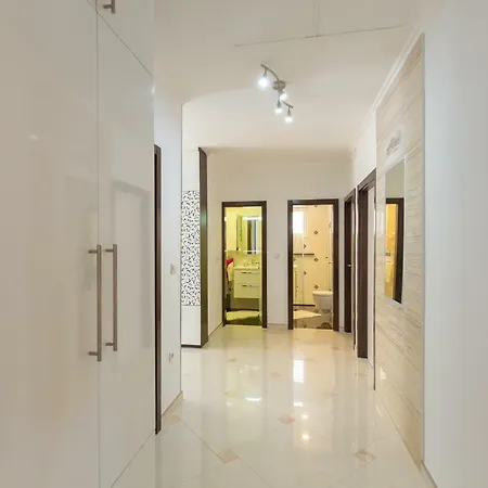 Hedera Estate, Hedera A24