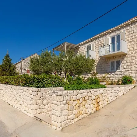 Hedera Estate, Hedera A24 Mokošica