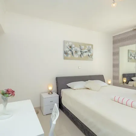 Hedera Estate, Hedera A24 *