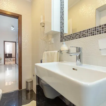 Hedera Estate, Hedera A24 * Mokosica