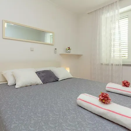 Hedera Estate, Hedera A24 Mokosica