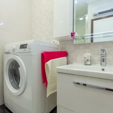 Hedera Estate, Hedera A24