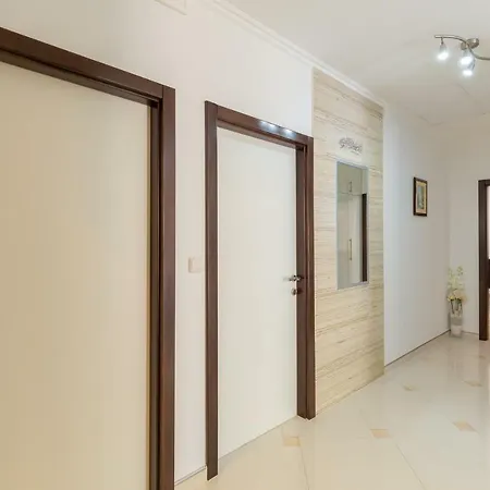 Hedera Estate, Hedera A24 *