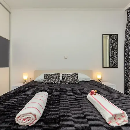 Hedera Estate, Hedera A24 Mokosica